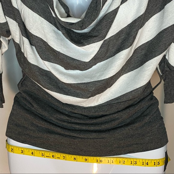 Drape neck quarter sleeve - Picture 2 of 5